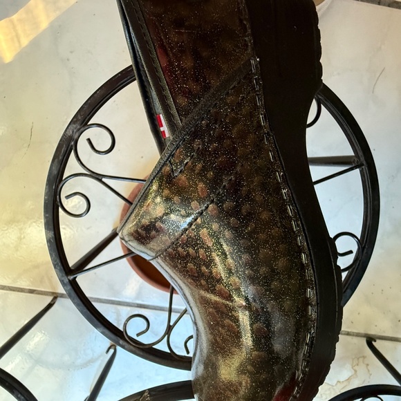 NWOT SANITAS SIZE 37 GREY LEOPARD PROFESSIONAL CLOGS - Picture 8 of 9